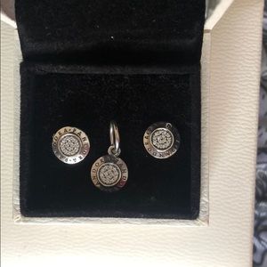 Pandora Signature pendant and earrings stud set